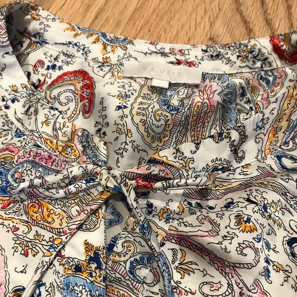 Va Vite Tie-Front Long Sleeve Paisley Print Blouse - Picture 6 of 10